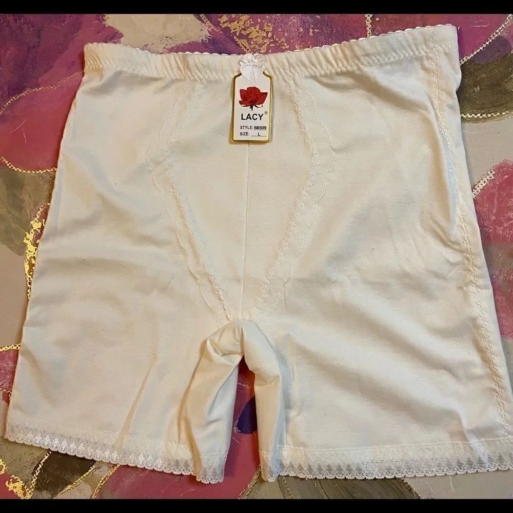 🎀Lacy Assorted Embroidery shorts tummy control - Picture 4 of 11